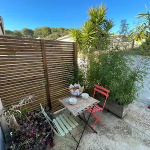 https://studio-vallon-dazur-a-carqueiranne.fr-provencehotel.com